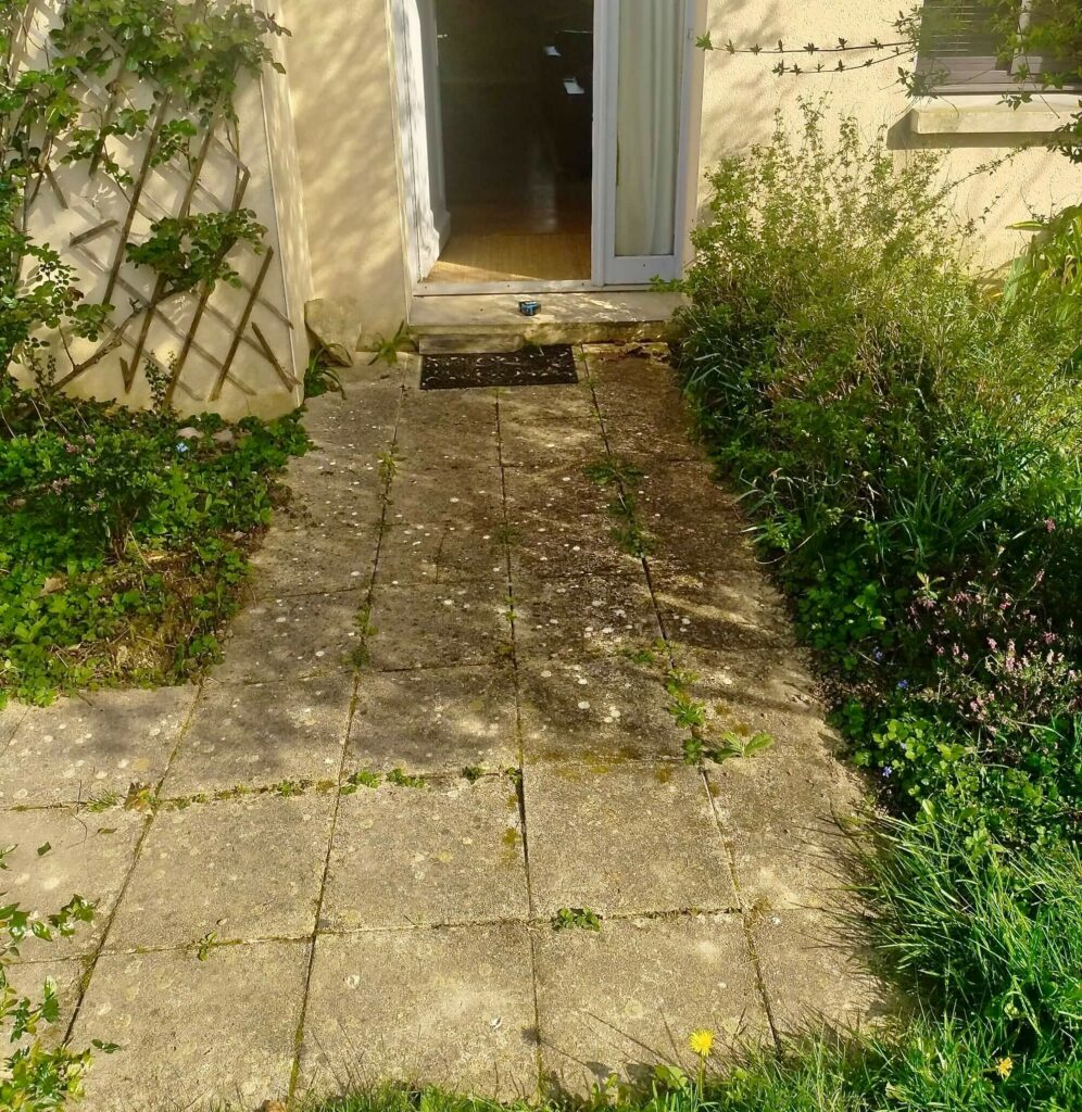 allee-entree-maison-avant-pace Allée d’entrée de maison avant travaux d’aménagement extérieur à Pacé