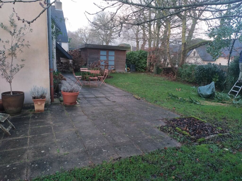 terrasse-avant-travaux-pace Terrasse existante avant travaux d’aménagement extérieur à Pacé