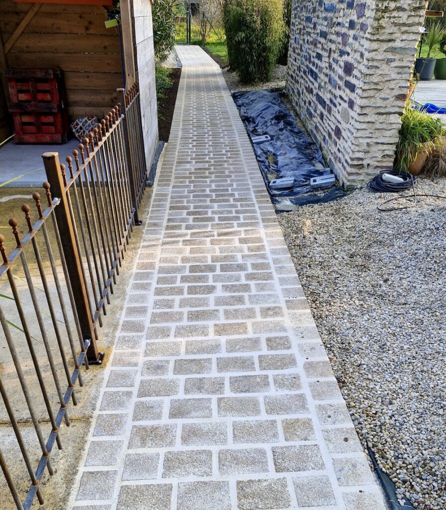 Pavage en granit d'une allée après travaux à Rennes
